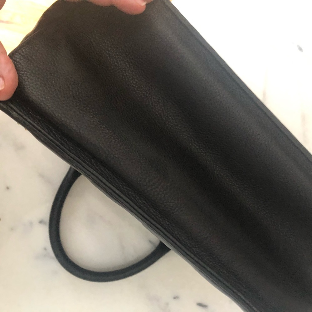 Olivia Harris black leather bag with gold accents - Picture 6 of 6